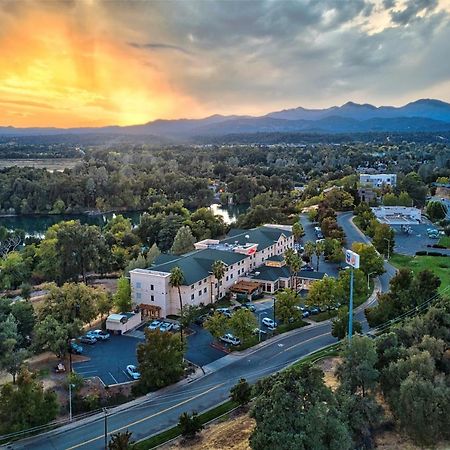 Hilton Garden Inn Redding Exterior photo